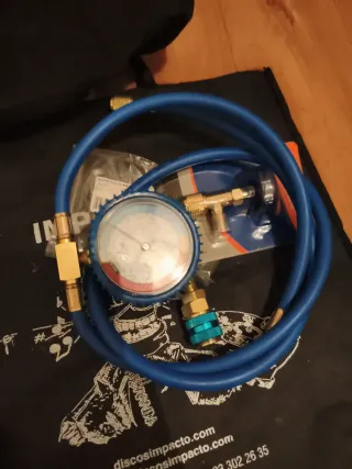 Manómetro A/C con manguera y adaptador y válvulas
