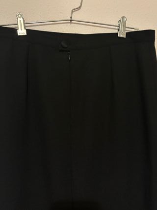 Falda de vestir negra con botones