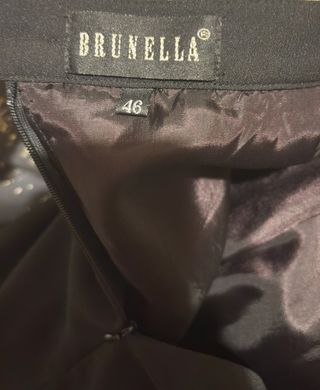 Falda de vestir negra con botones