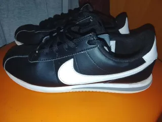 Zapatillas Nike Cortez Negras y Blancas