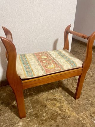 Mecedora de madera maciza con ratán