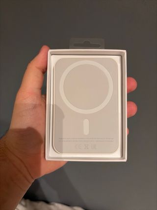 Batería iPhone MagSafe Apple con caja