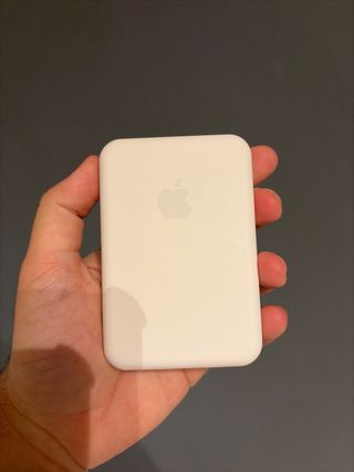 Batería iPhone MagSafe Apple con caja