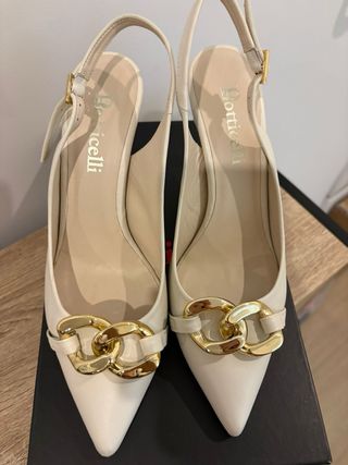 Tacones Botticelli Beige Talla 39 con Cadena Dorad