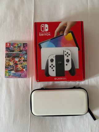 Nintendo Switch OLED Bianco + MarioKart 8 Deluxe