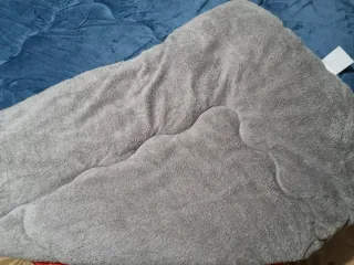 Coperta invernale blu e grigia