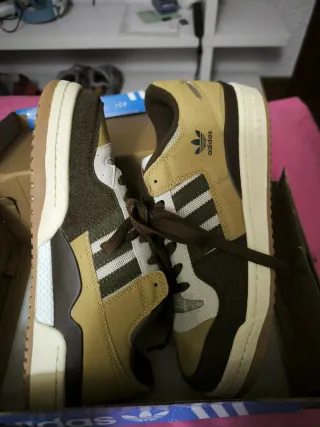 Zapatillas Adidas Beige y Marrón