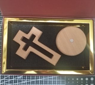 12CM CRUZ DE MADERA PARA REZO CON BASE DE 7×12CM