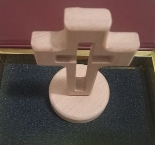 12CM CRUZ DE MADERA PARA REZO CON BASE DE 7×12CM