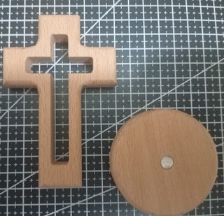 12CM CRUZ DE MADERA PARA REZO CON BASE DE 7×12CM
