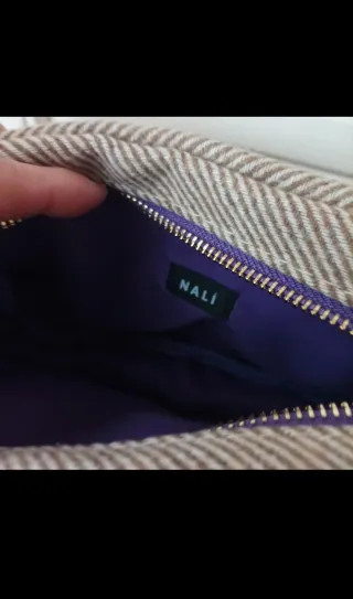 Borsa con iniziale P beige e viola