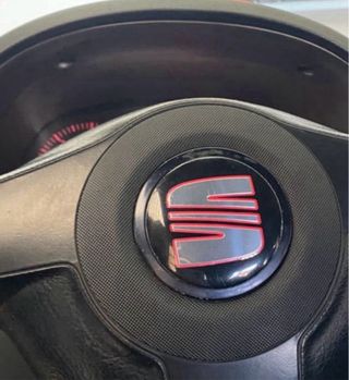 Pegatina emblema SEAT Negra y Roja