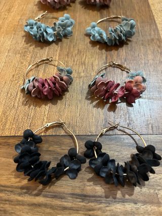 Pendientes aro flores azul y rosa