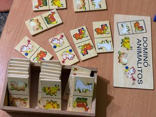 Dominó de madera con animales