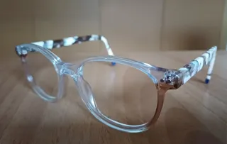 Montura de gafas transparente