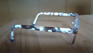 Montura de gafas transparente