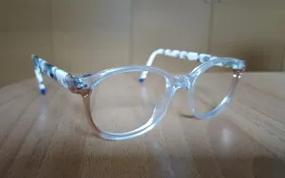 Montura de gafas transparente