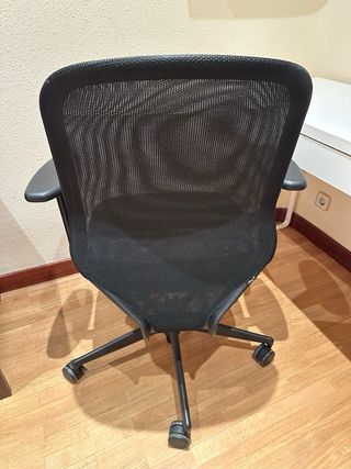 Silla de oficina ergonómica negra