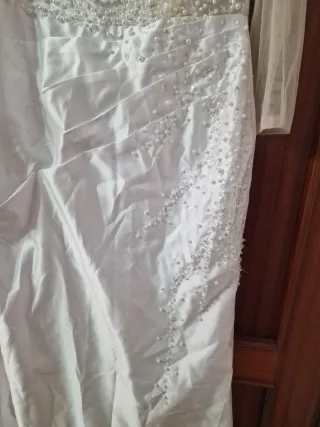 Vestido de boda blanco con pedrería