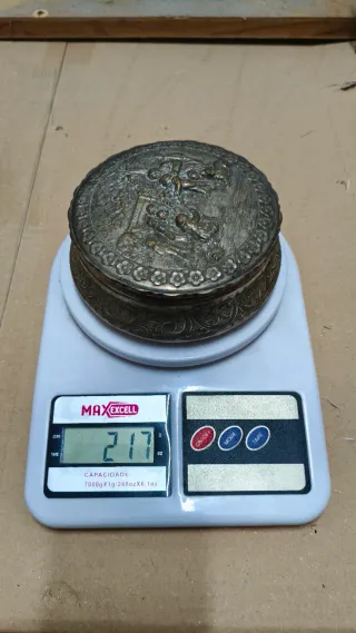 Scatolina in metallo argentato decorata