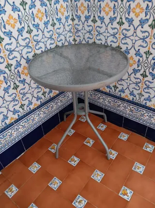 Mesa de jardín redonda cristal y metal gris