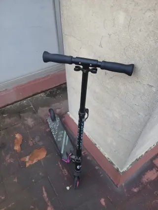 Patinete infantil negro y rosa