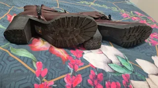 Botas de cuero burdeos con cordones