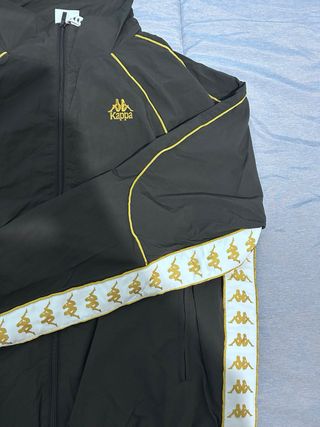 Chaqueta Kappa Negra y Dorada Talla