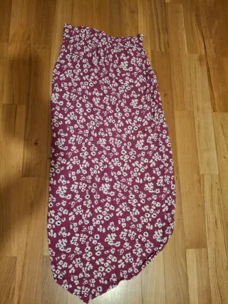 Falda asimetrica de flores rosa y blanco