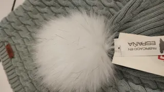 Gorro y braga Pepa tejido pompón blanco