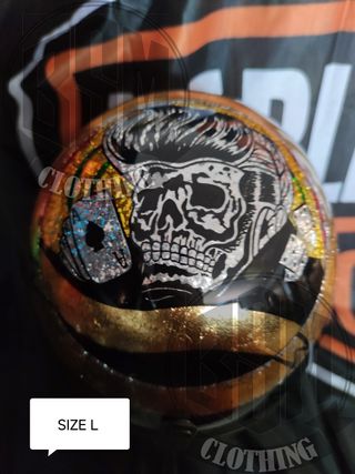Casco custom teschio e carte da gioco