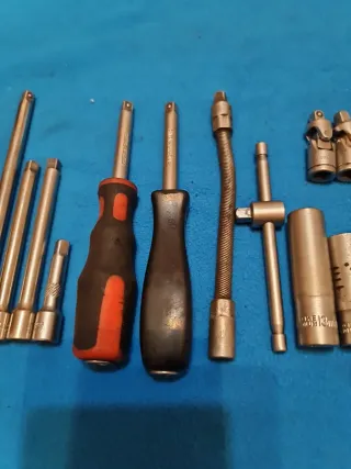 Juego de puntas y vasos  1/4"  variadas