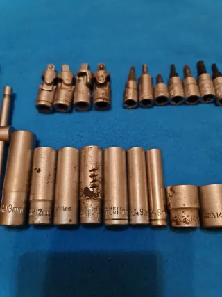 Juego de puntas y vasos  1/4"  variadas