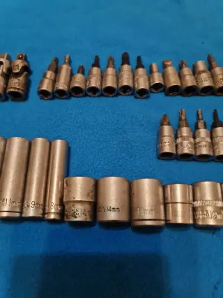 Juego de puntas y vasos  1/4"  variadas