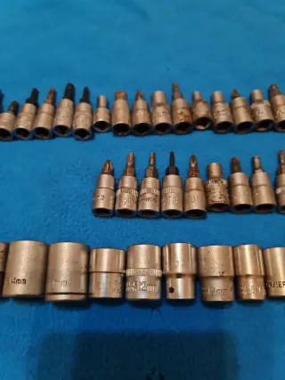 Juego de puntas y vasos  1/4"  variadas