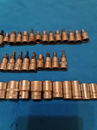 Juego de puntas y vasos  1/4"  variadas