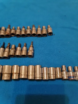 Juego de puntas y vasos  1/4"  variadas