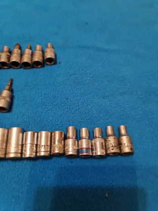 Juego de puntas y vasos  1/4"  variadas