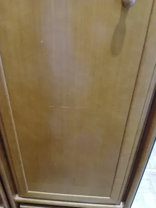 Armario esquinero de madera