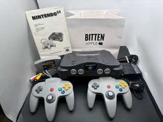 Nintendo 64 + 2 Controller + MANUALE + / CAMBIO