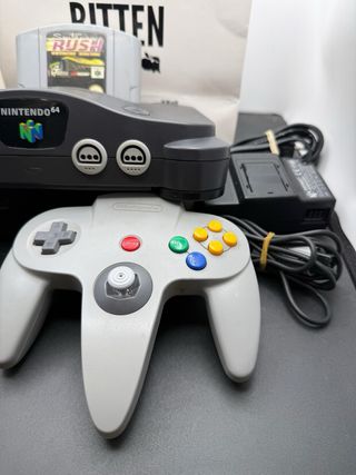 Nintendo 64 + 2 Controller + MANUALE + / CAMBIO