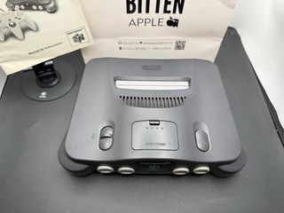 Nintendo 64 + 2 Controller + MANUALE + / CAMBIO
