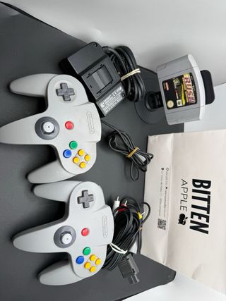 Nintendo 64 + 2 Controller + MANUALE + / CAMBIO