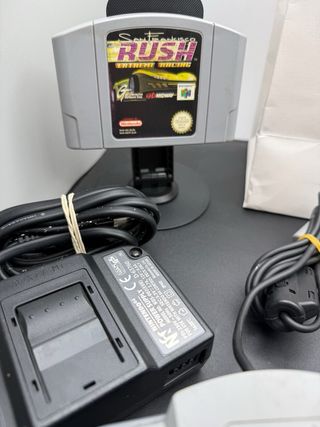 Nintendo 64 + 2 Controller + MANUALE + / CAMBIO