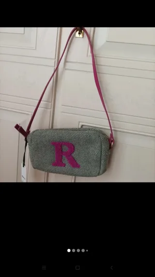 Borsa con iniziale R grigia e fucsia