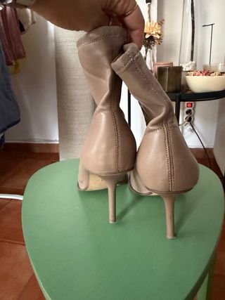 Botín calcetín tacón rosa nude
