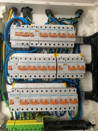 Lampista (electricista,fontanero)