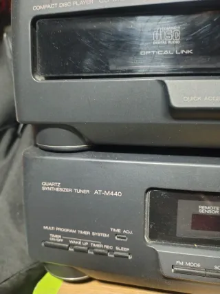 Akai CD Player y Radio Sintonizador