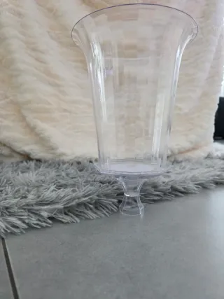 Vaso trasparente in plastica