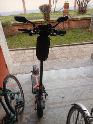 Patinete Eléctrico Naranja y Negro